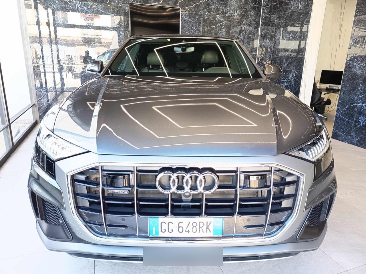 AUDI Q8