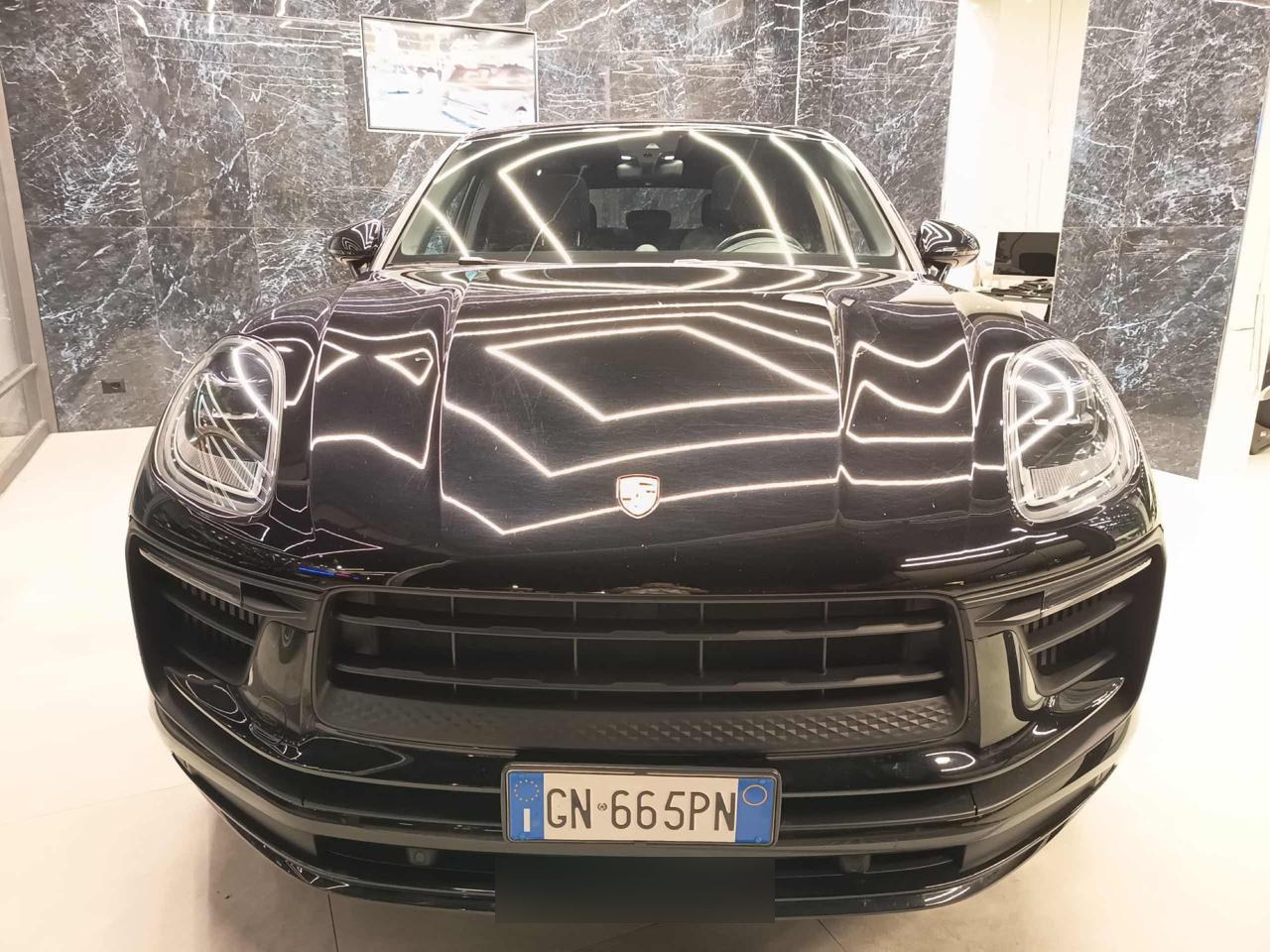 PORSCHE Macan