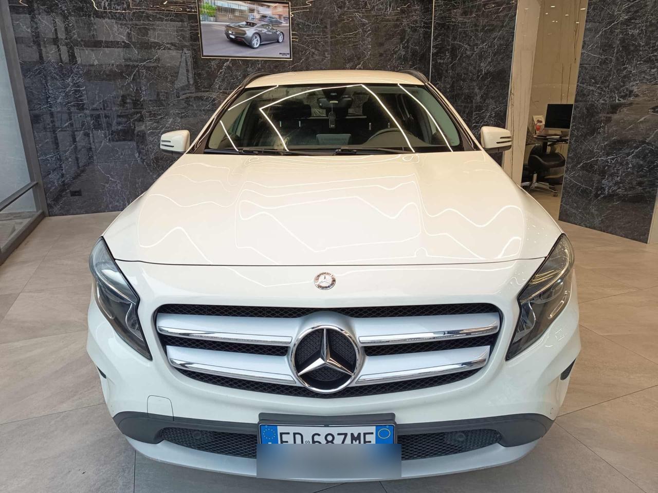 MERCEDES-BENZ GLA 200