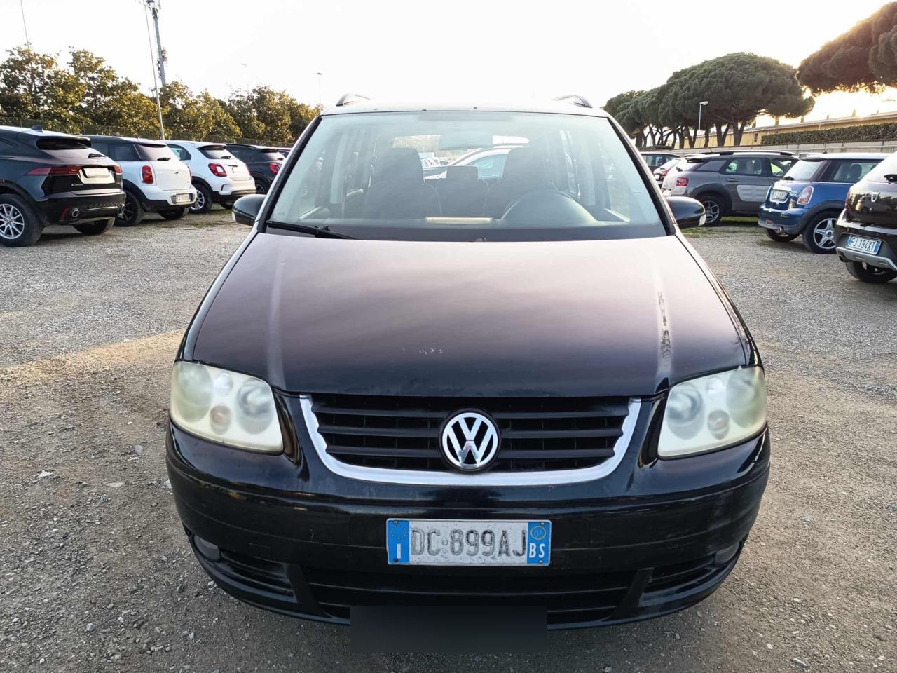 VOLKSWAGEN Touran