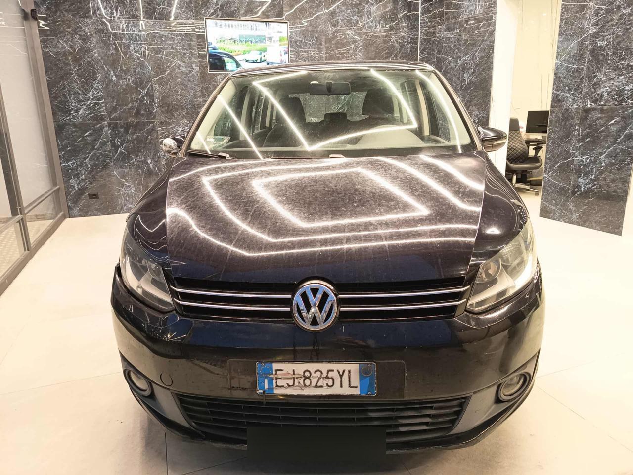 VOLKSWAGEN Touran
